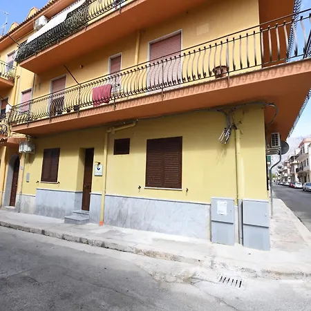 Casa Vacanze Da Nonno Peppe / Suites 1, 2, & 3 Apartment